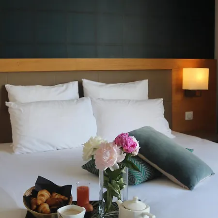 Le Brit Zenith Hotell 4*