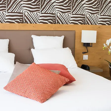 Le Brit Zenith Hotell 4*