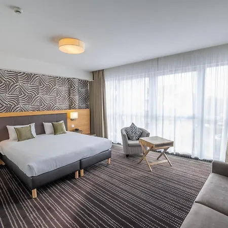 Le Brit Zenith Hotel 4*