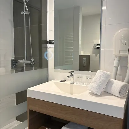 Brit Le Hotel 4*