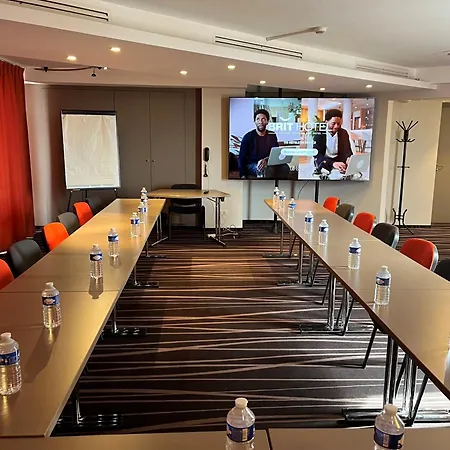 Le Brit Zenith Hotel 4*